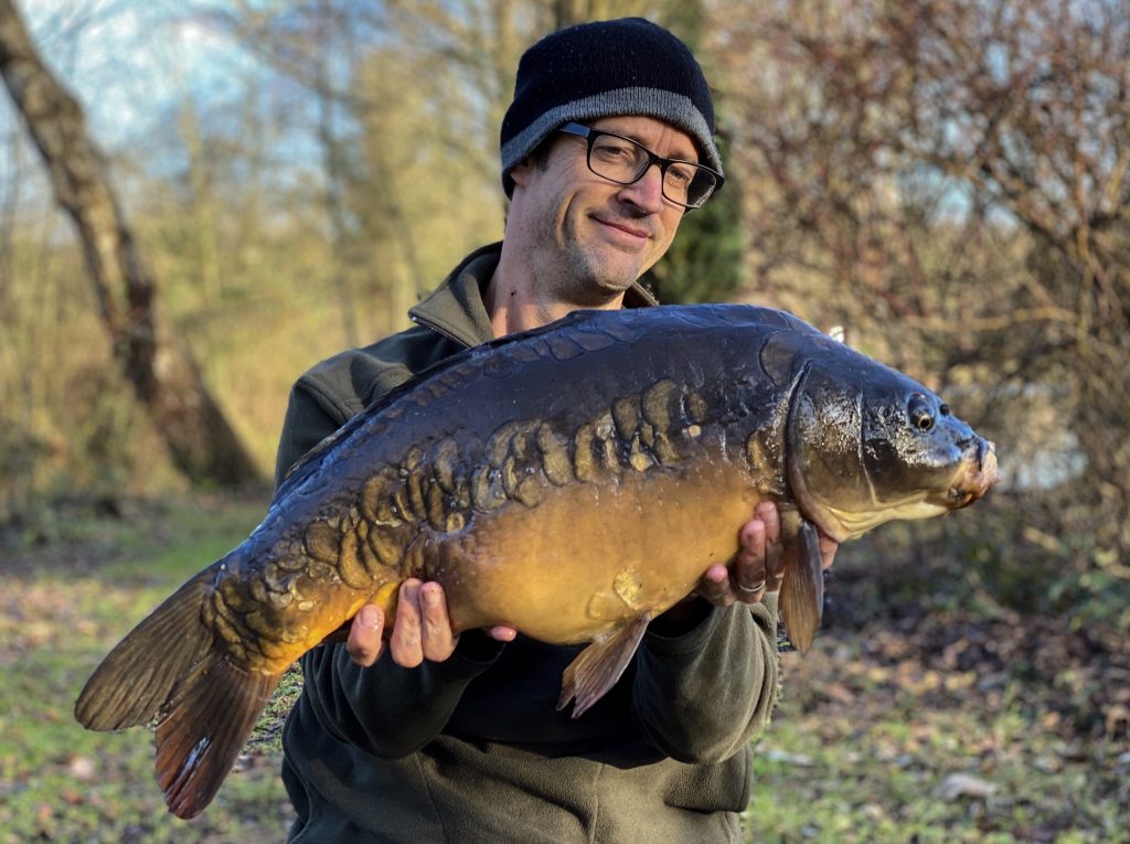 Winter Carp Fishing With Maggots - Life on the bank