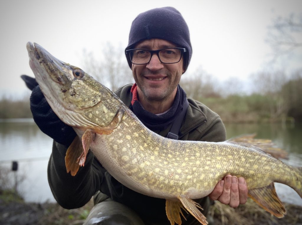 Deadbait Fishing For Pike - Simple Float Rig 